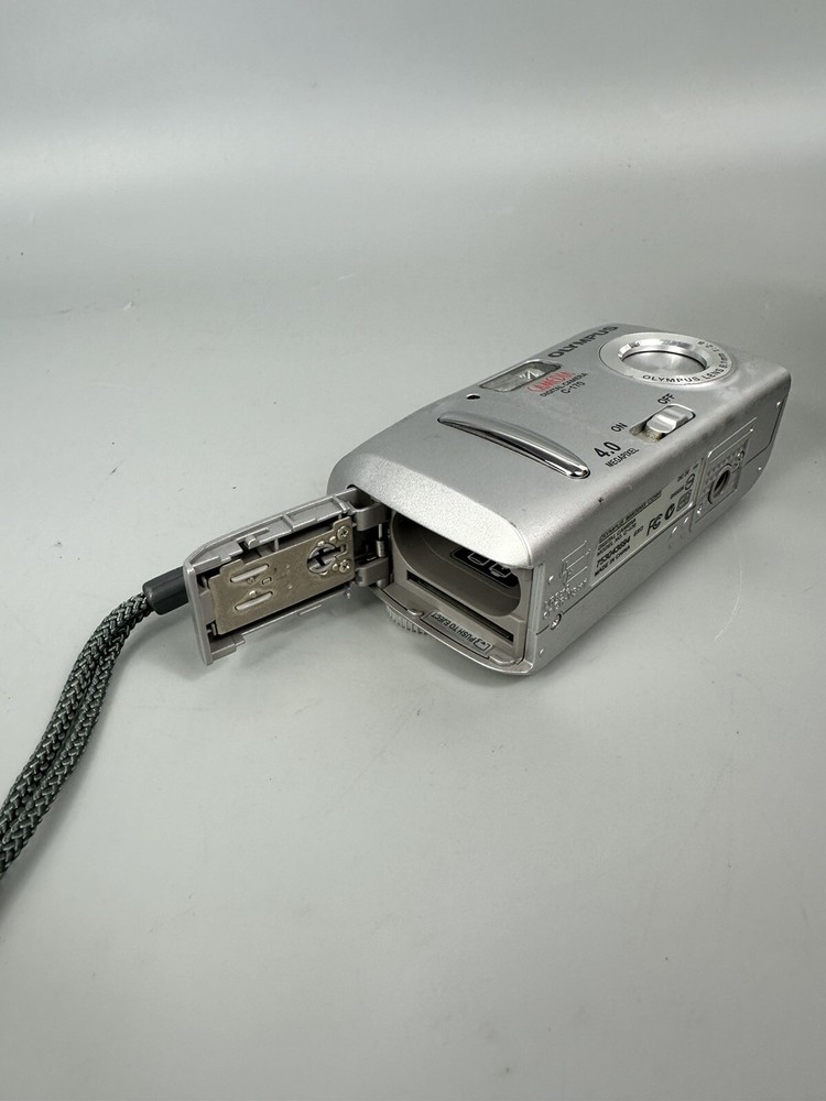 Olympus Camedia C-170 4.0 MP Compact Digital Camera Silver, Tested - Dead Pixels