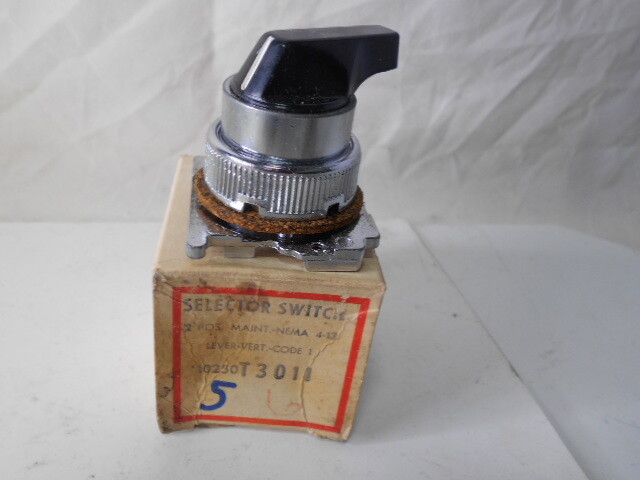 CUTLER HAMMER T3011 SWITCH NEW IN BOX
