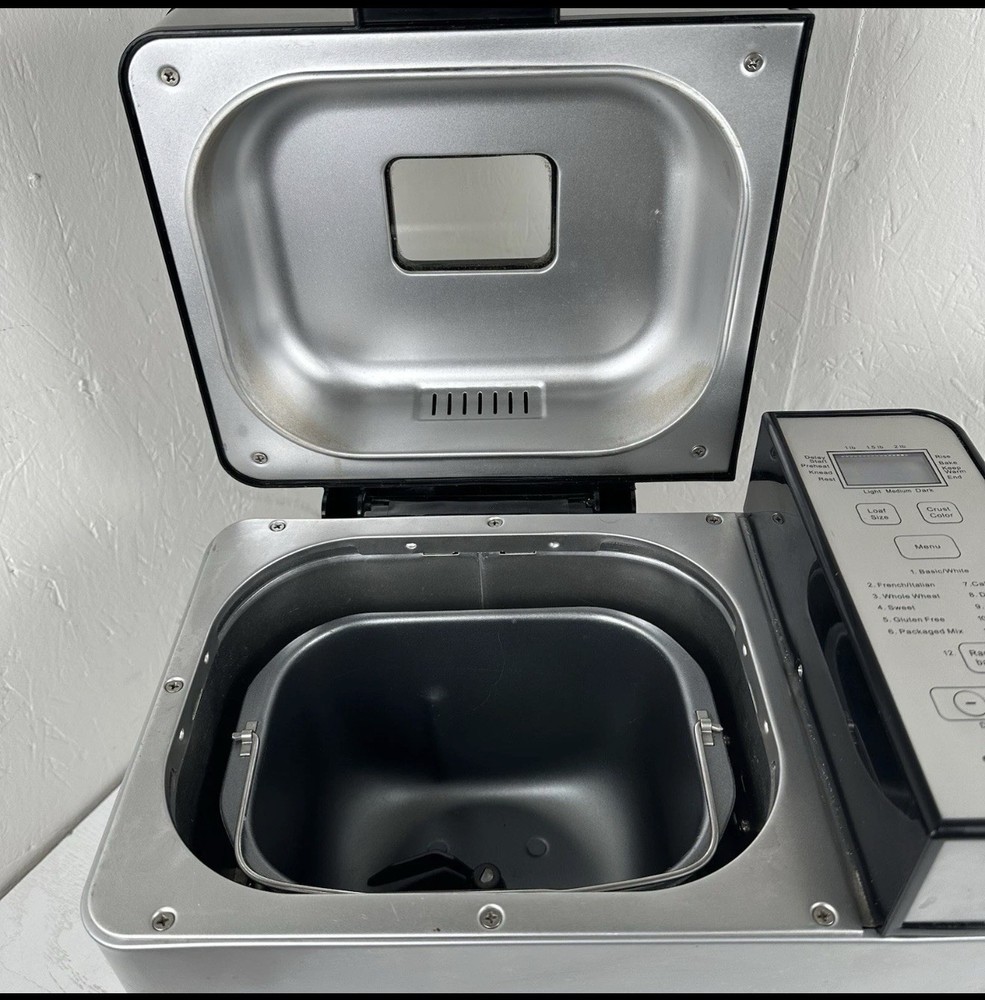 CUISINART CBK-100 2-Pound Programmable Breadmaker - Comes Manual & Attachments