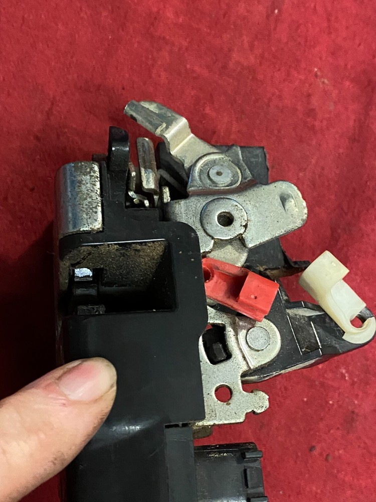 PASSENGER Side Door Latch 1120032 GECOM RIGHT HAND