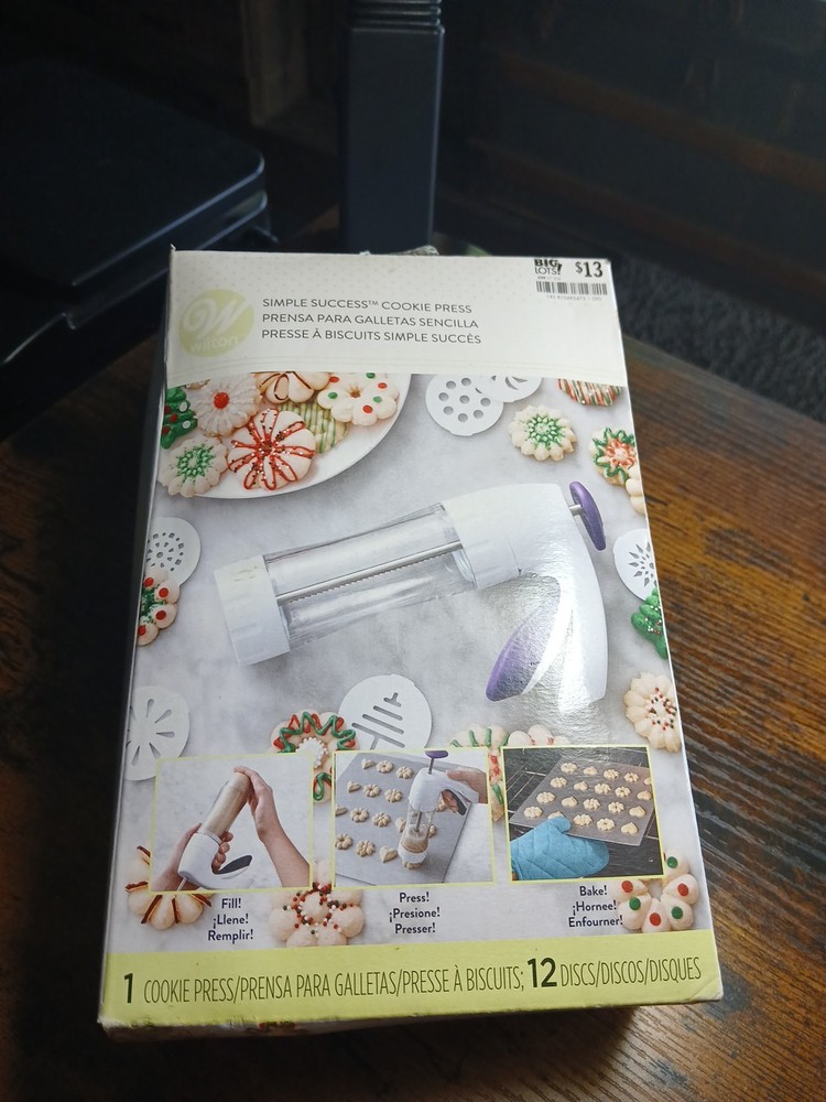 Wilton Simple Success Cookie Press, 13-Piece