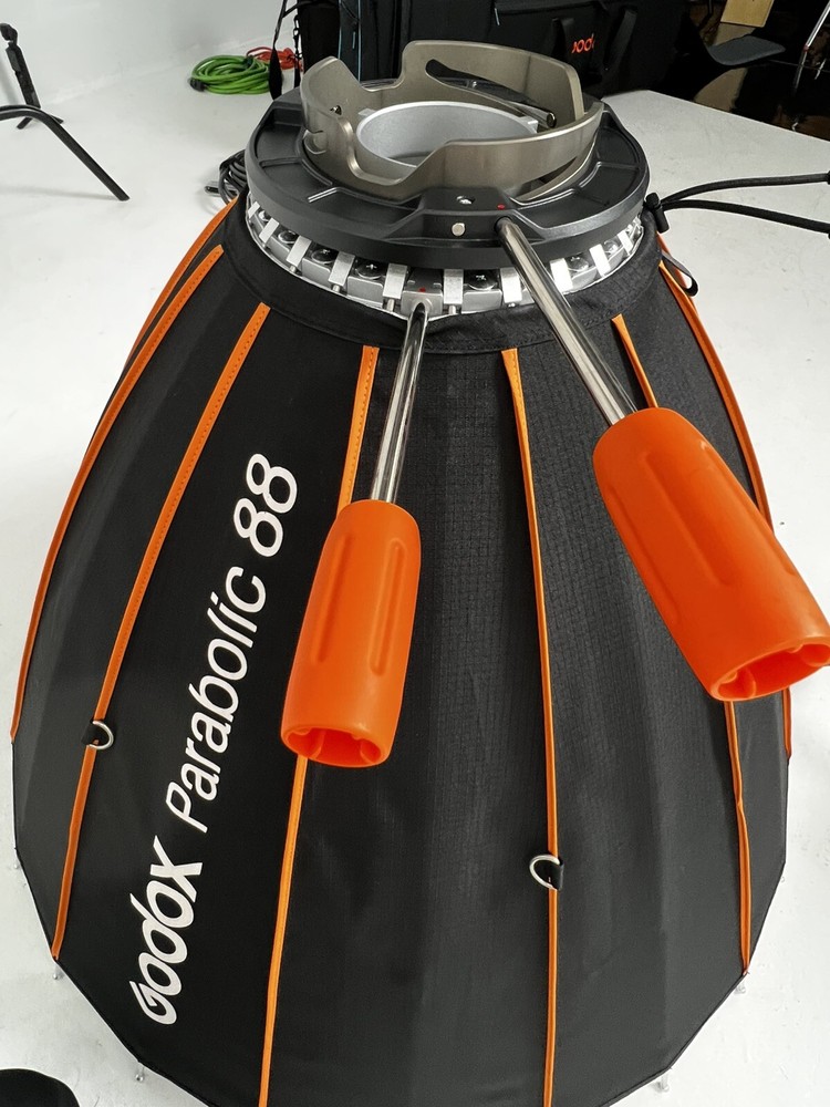 Godox Parabolic 158