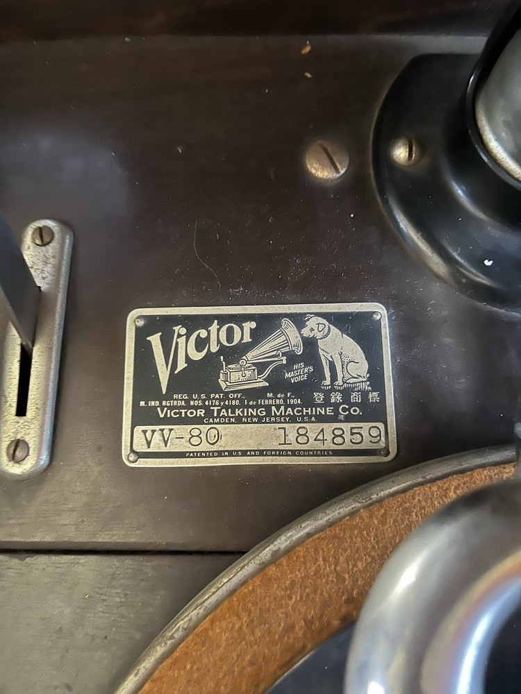 Victor Upright Victrola “Talking Machine Co.”