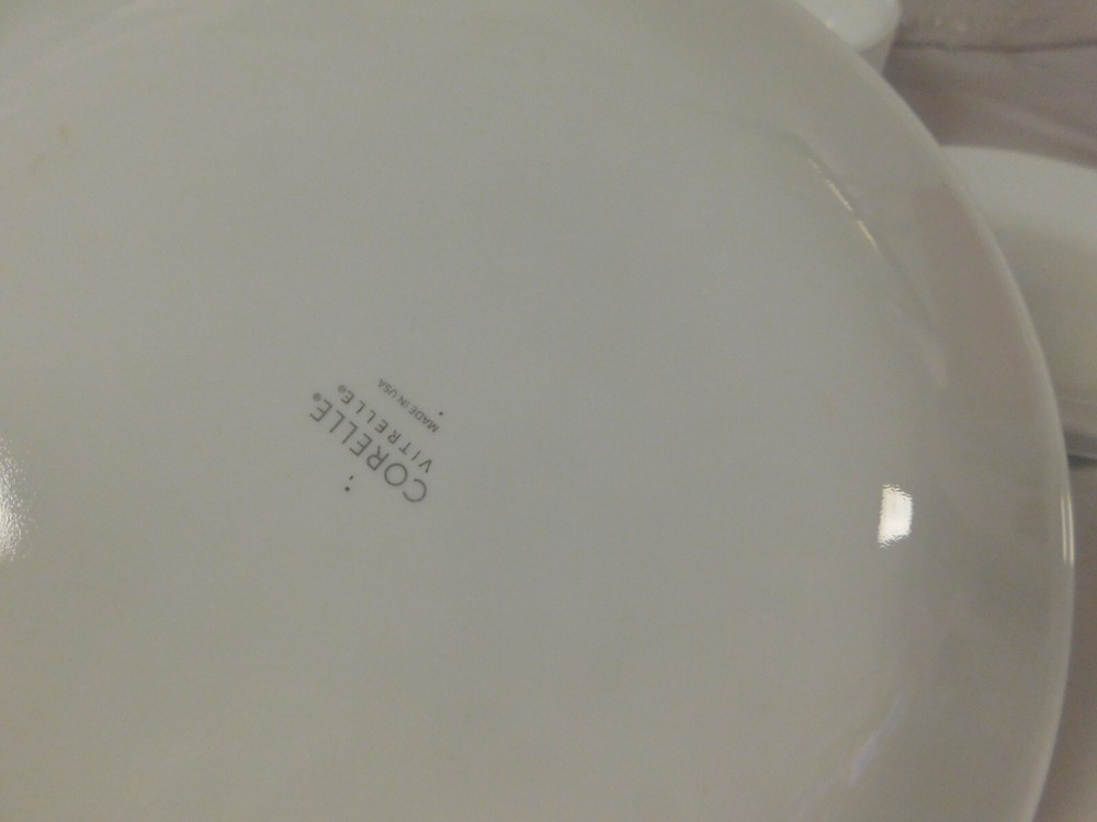 Corelle White Dinnerware 12 pc Set NEW in Box