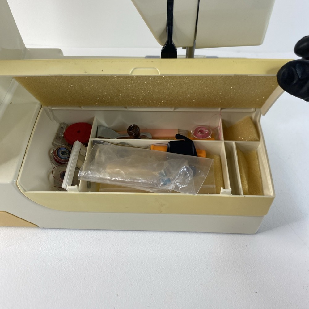 Vintage White 8000 Computerized Sewing Machine With Pedal Tested