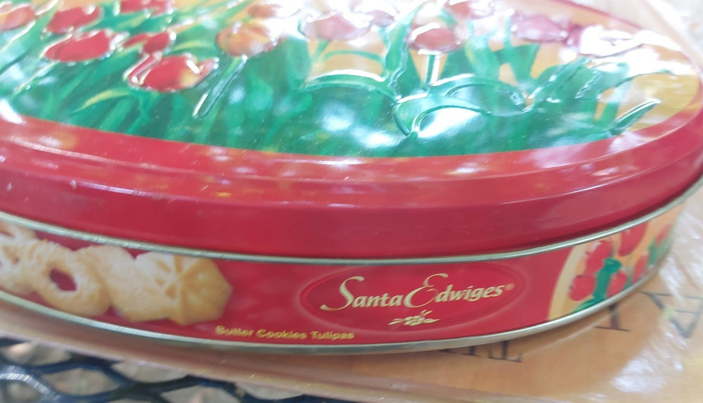 2005 Vintage Tulips Tin Box oval