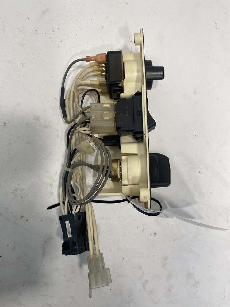 2001 Peterbilt 379 Climate Control (718-10988)