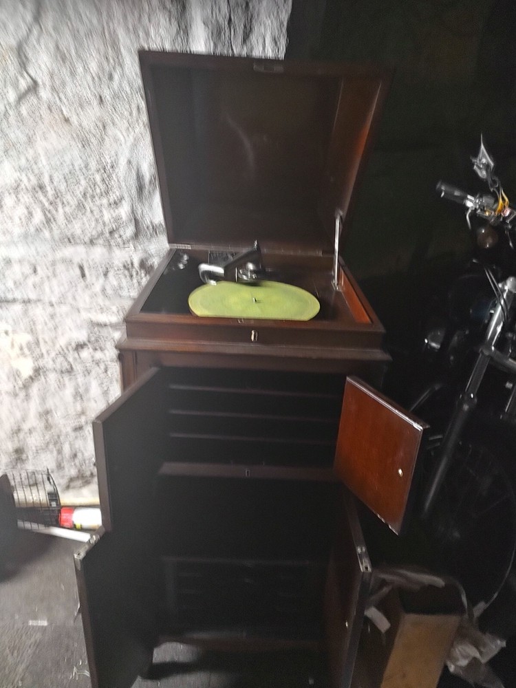 Victor Phonograph