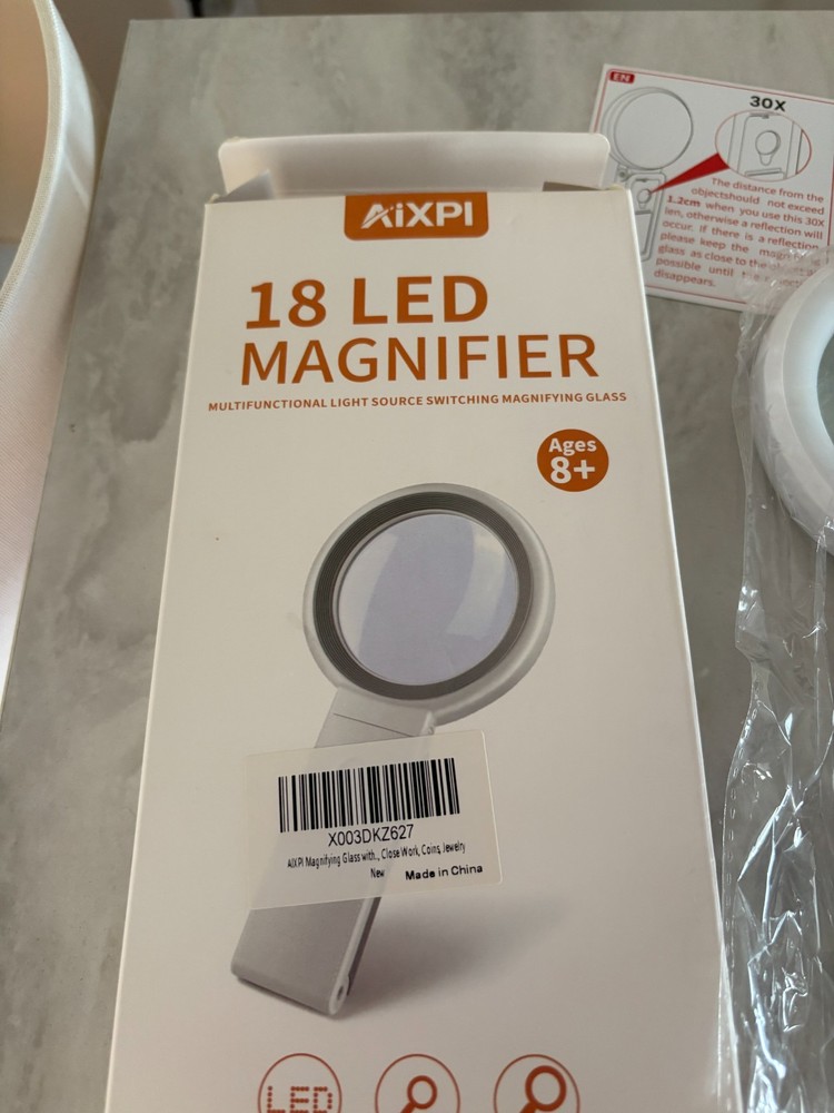 AIXPI 18 LED Magnifier- Multifunctional Light Source Switching Magnifying Glass