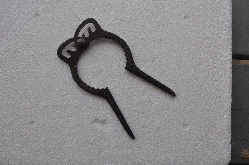 Antique / Can Opener & Compass