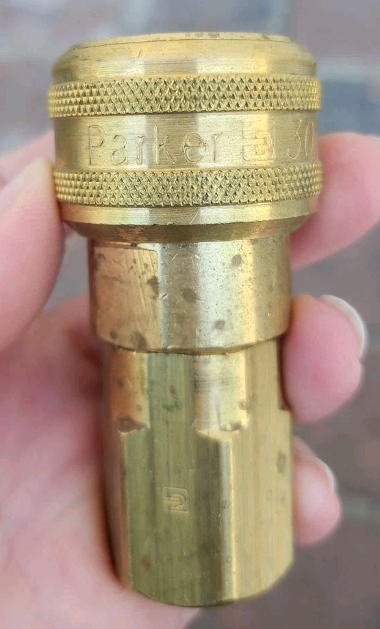 Parker 30 Series B37 1/2" Quick Connect Coupler 1/2"-14 Female Threads