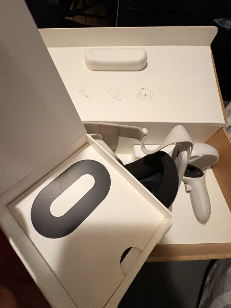 Oculus Quest 2 Fully tested and works perfectly Includes headset and controllers