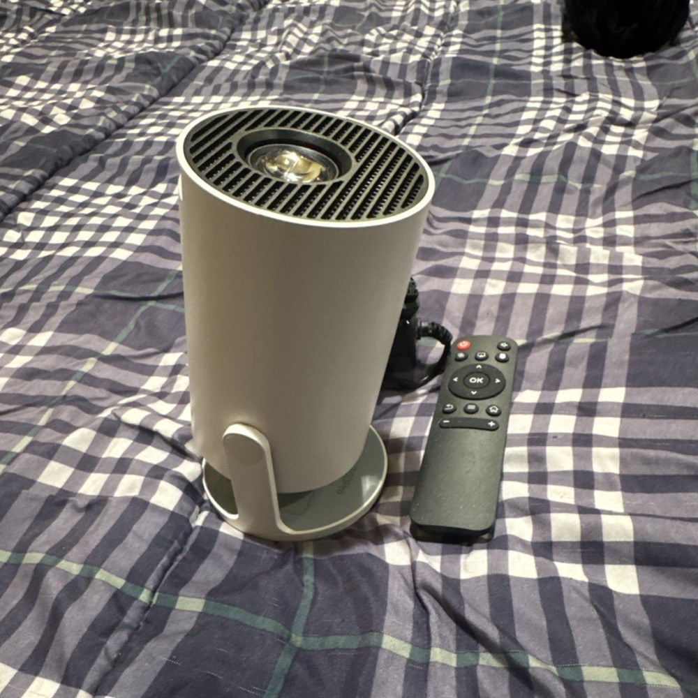 MAGCUBIC White Desktop Projector with Remote and Power Adapter