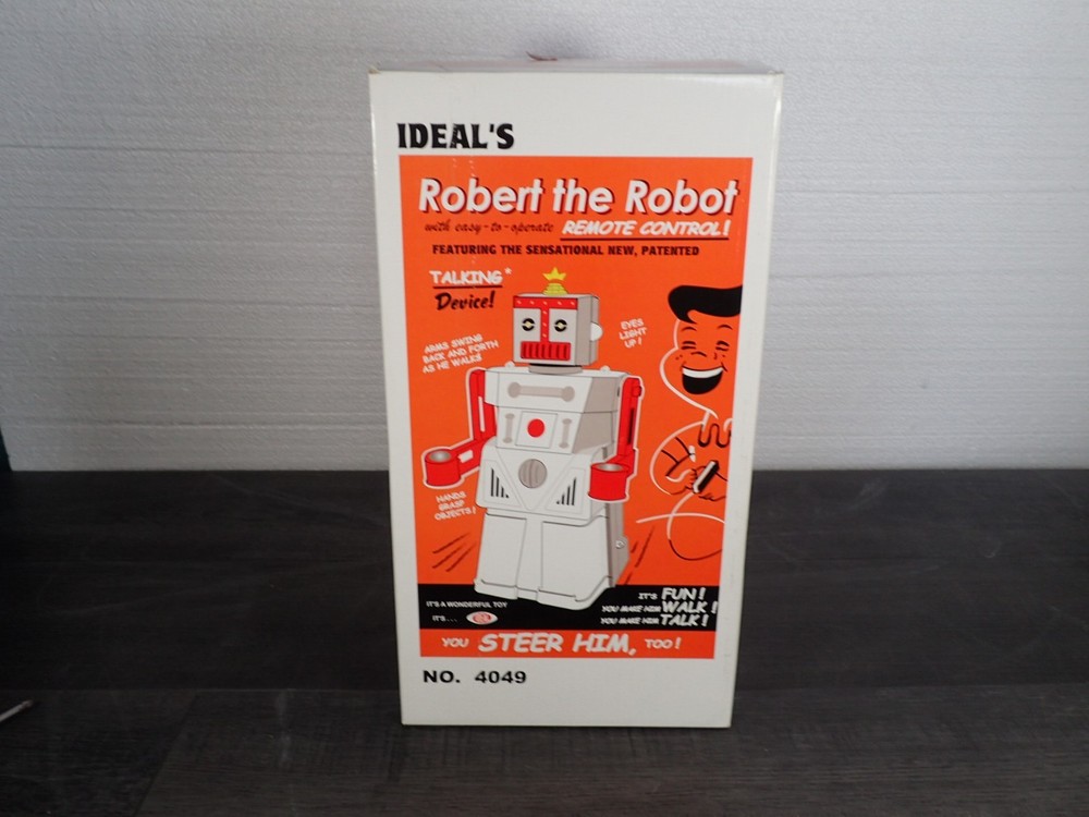 Ideal Classics 2004 Robert the Robot w/ COA & Remote, Lights Up Doesn't Talk