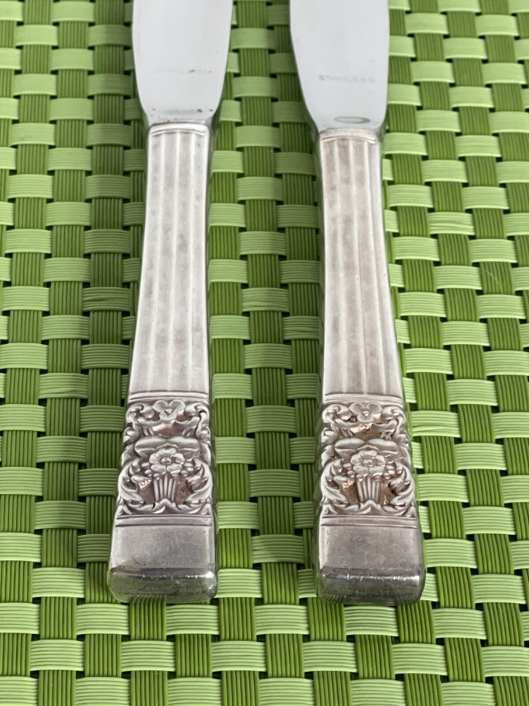 Oneida Community CORONATION Silverplate 2 Dinner Knives 1936 Silverware Flatware
