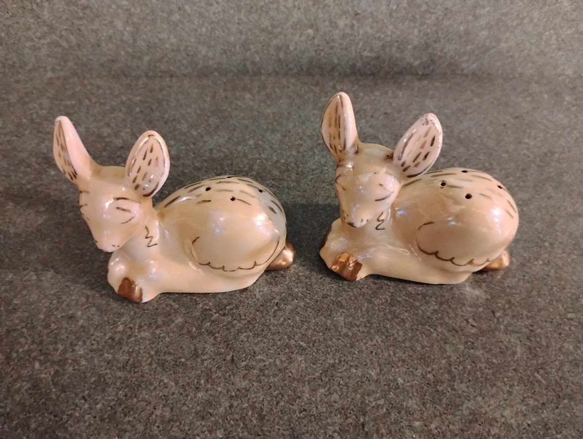 VINTAGE KITSCH YELLOW BAMBI DEER SALT AND PEPPER SHAKERS - 1950's MADE IN JAPAN