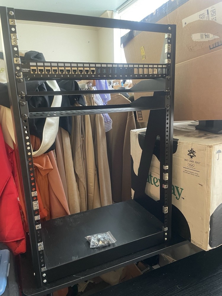 StarTech.com 2-Post 16U Heavy-Duty Desktop Server Rack Open Frame 19in READ DESC