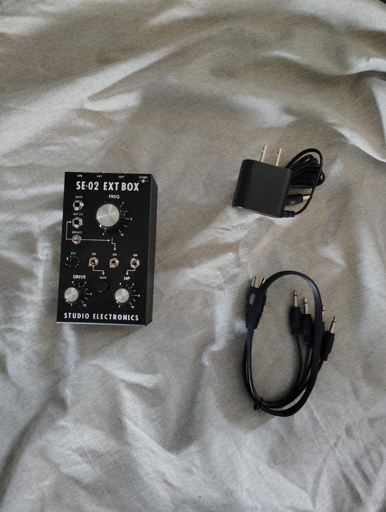 Roland SE-02 EXT BOX Studio Electronics