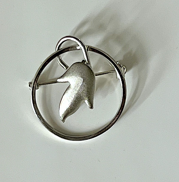 ROMA 925 STERLING SILVER  LEAF ACCENT BROOCH
