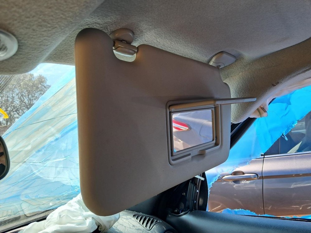 JUKE 2013 Glove Box 4813286