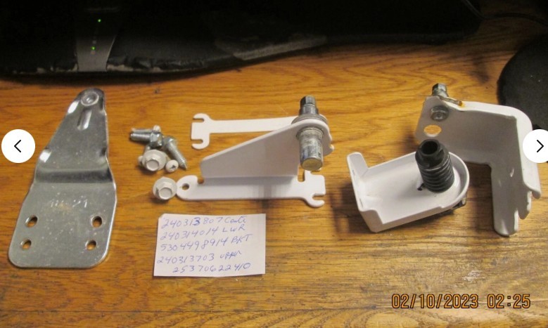 NEW 240314014 Electrolux Bracket-lower Hinge, Gray BIN K2