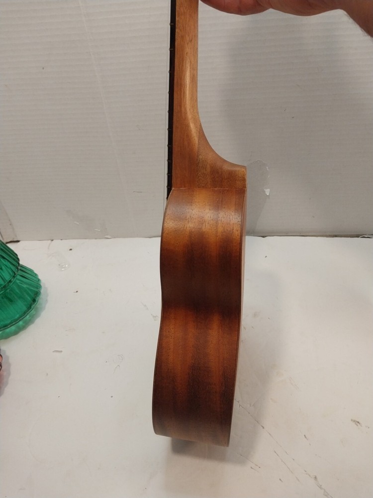 UKULELE Hricane UK-21 Solid Wood Professional