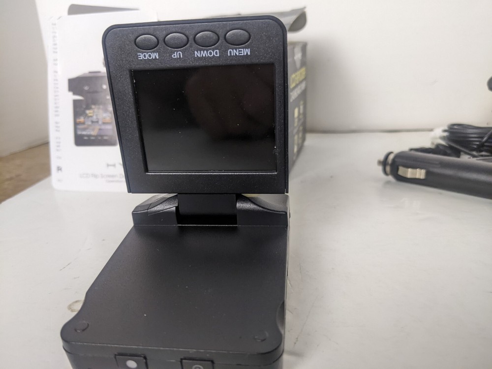 HYPE LCD flip screen dashboard camera 720 p. LCD Screen 2.4"