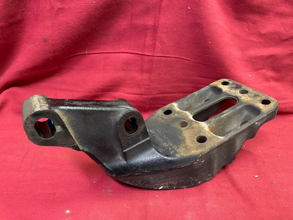 FREIGHTLINER Crossmember underslung MOUNT BRACKET SUPPORT, # 15 28213 000