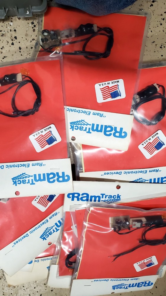 Ram Track Single Adjustment Rate Strobe Light 9 Volt