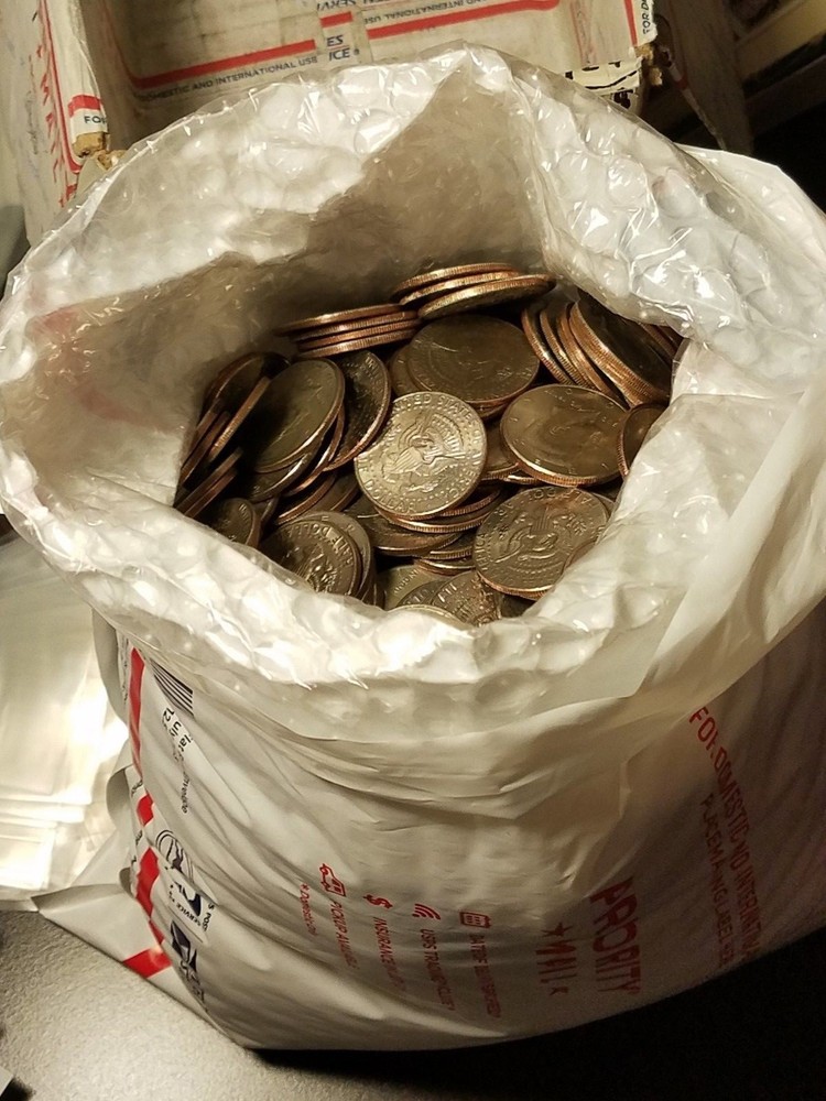 400 Circulated Kennedy Half Dollars ($200 Face Value) Random Dates & Mint Marks!
