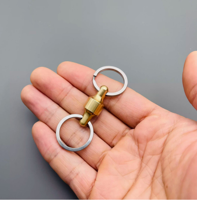 Quick separation quick buckle EDC multi-purpose tool keychain brasstitaniumalloy