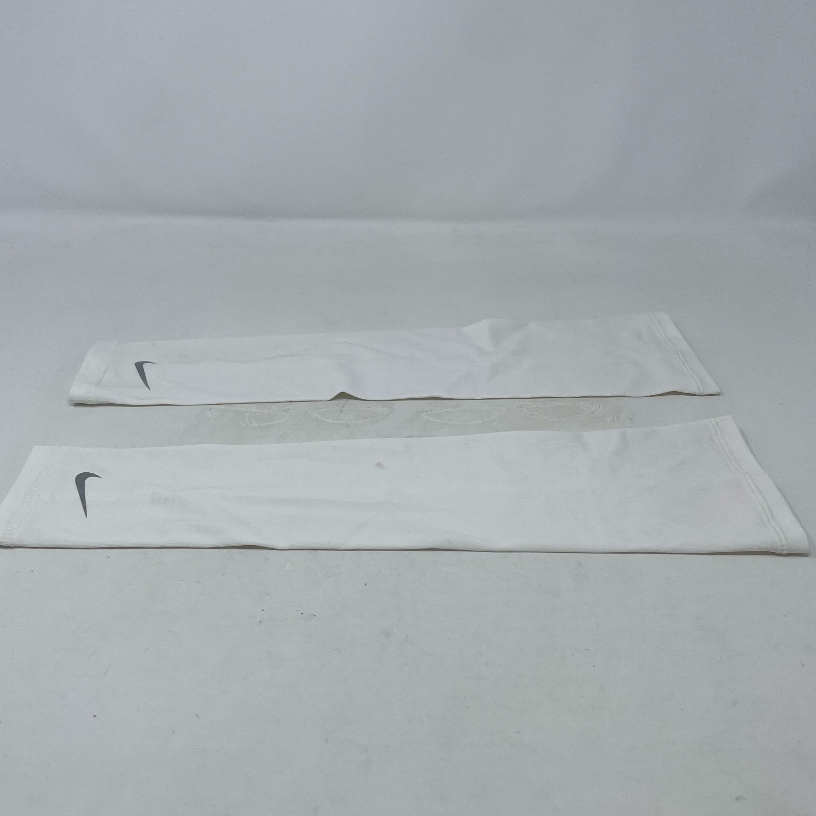 Nike Lightweight Running Arm Sleeves S/M White/Silver Pair