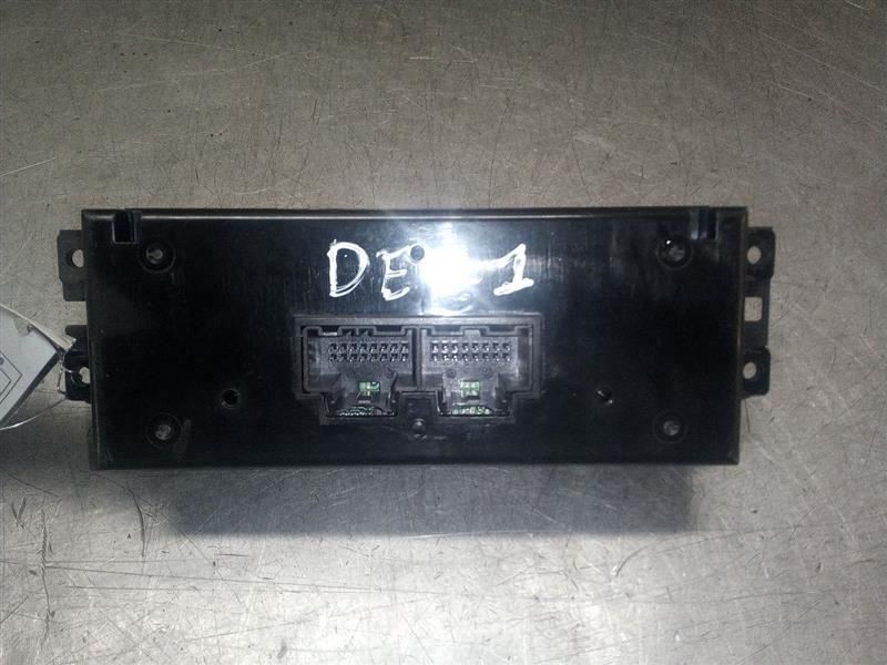 Rear Temperature Control Console Mounted Opt D07 from 2007 ESCALADE 7067043