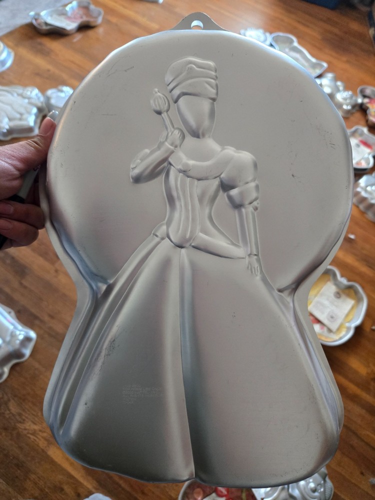 wilton vintage character cake pans