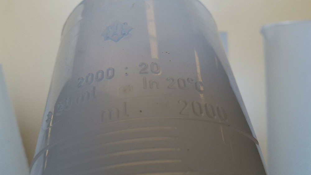 USED (1) Graduated Cylinder, 2000 ml, PP