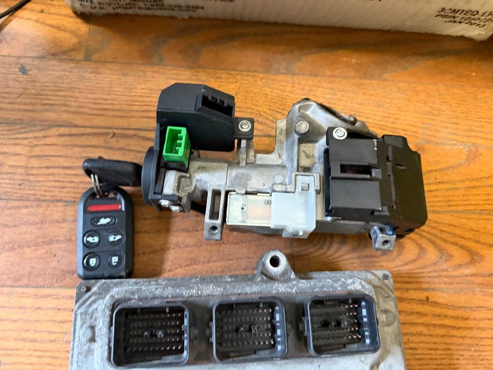 2009 HONDA ODYSSEY OEM Engine Computer Module ECM RGW-A01 Ignition Switch & Key