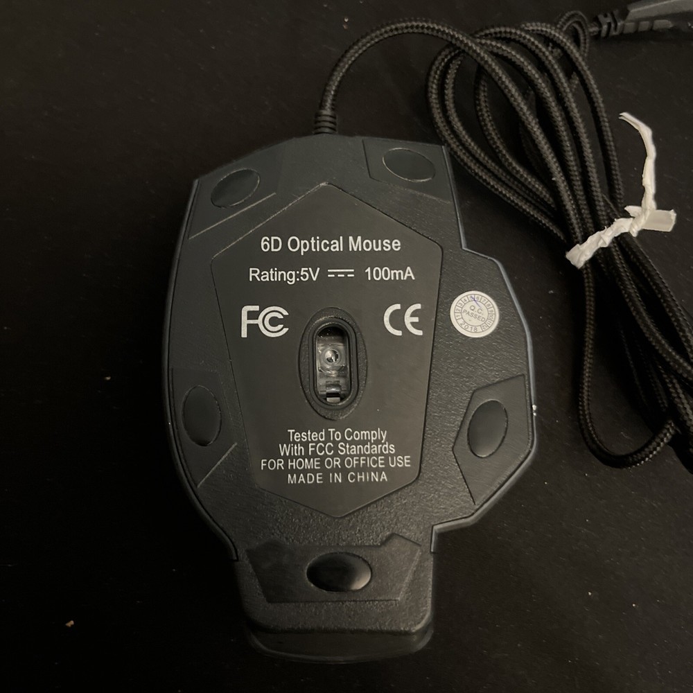 Bakth 6D optical USB gaming computer mouse lights up when powered