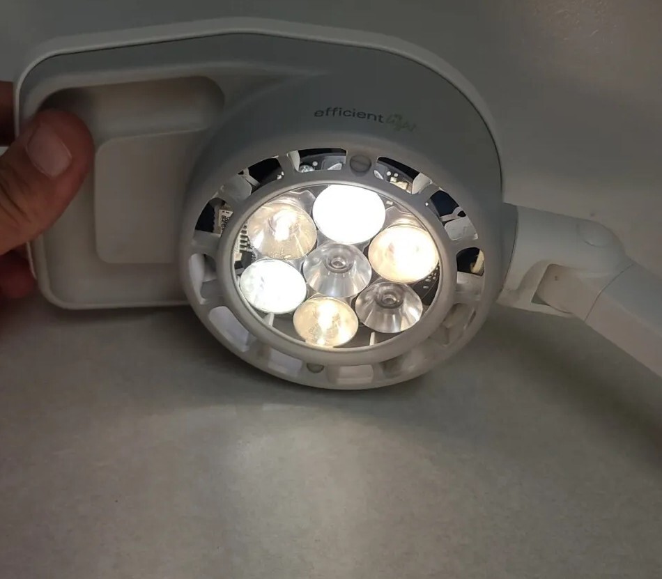 Dräger VarioLux Examination Light Neonatal Working