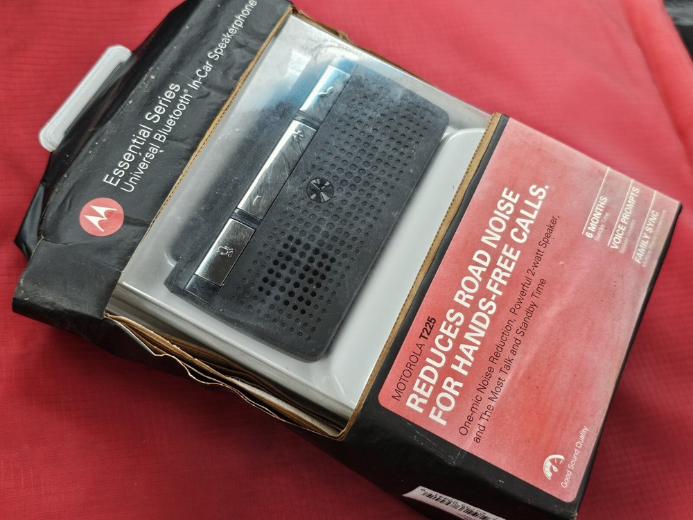 Motorola T-225 Universal Wireless Bluetooth In-Car Speakerphone distressed pack