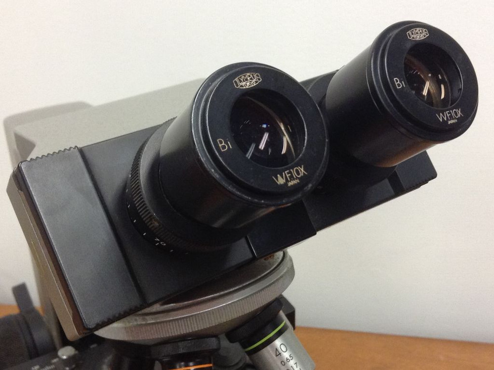 OLYMPUS - BH Microscope in excellent condition w/five objectives