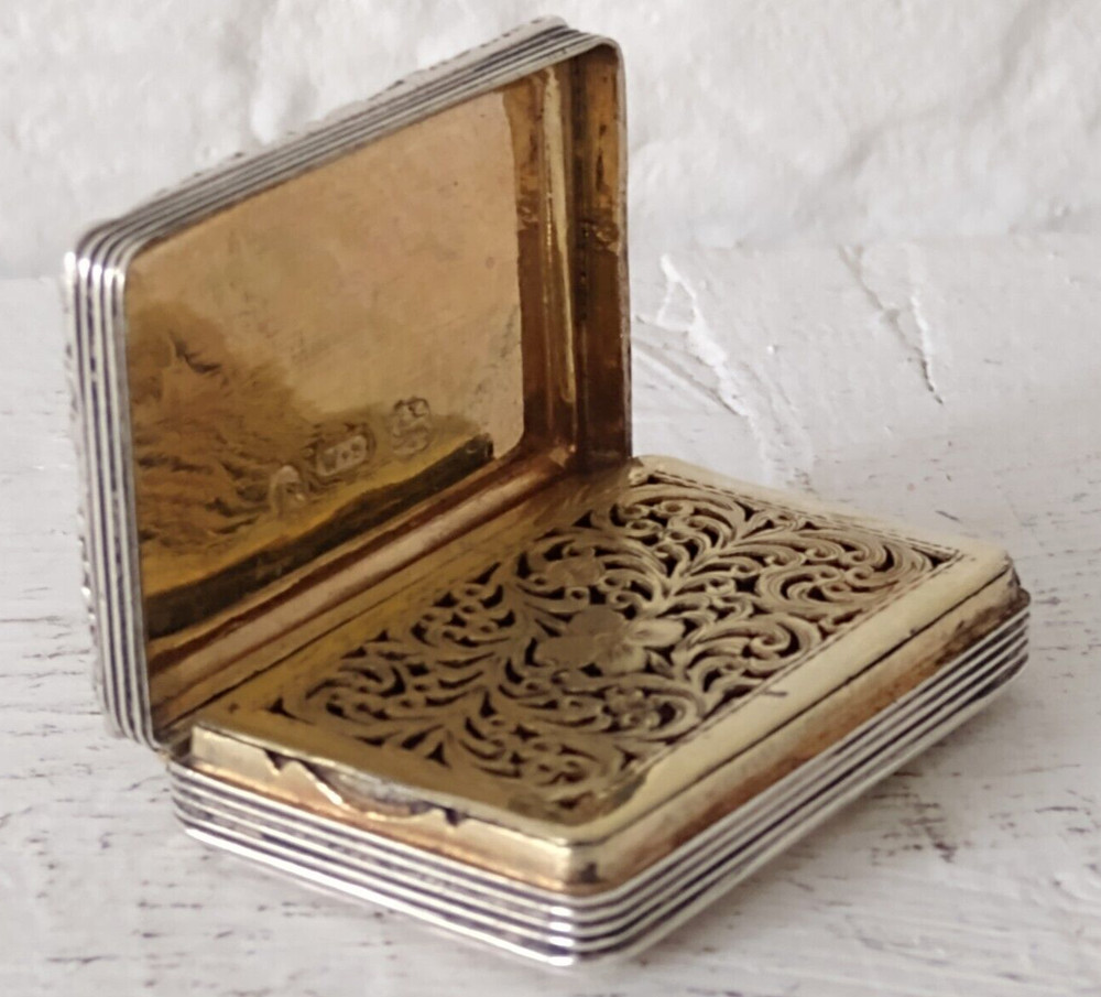 Fine Quality Georgian Solid Silver Vinaigrette - Birm. 1825.