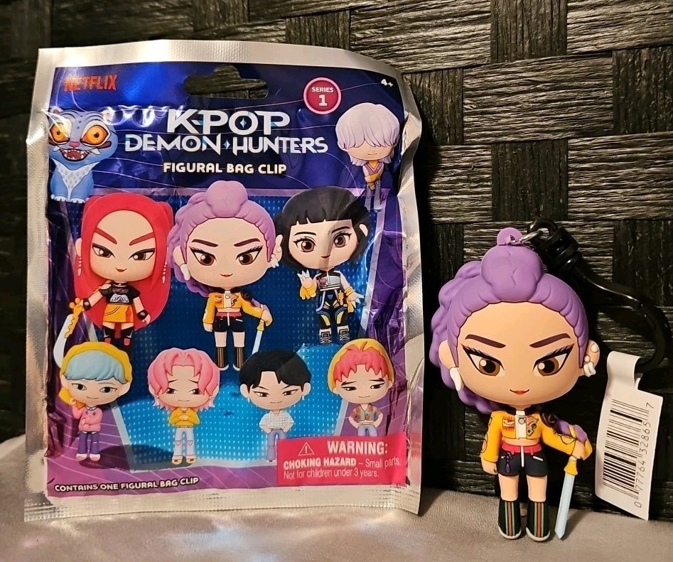 Official Netflix K-POP Demon Hunters ~ Figural Bag Clip ~ Rumi ~ NEW Opened Pkg