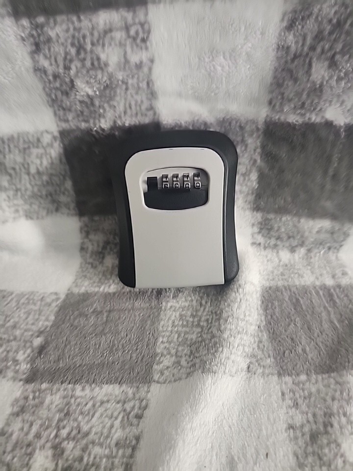 4 Digit Key Safe Box Wall Mounted Outdoor High Security Code Lock Storage Home