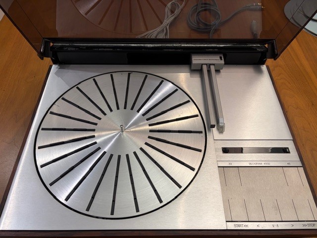 Bang & Olufsen Beogram 4002 Turntable w/ Linear Tracking Arm