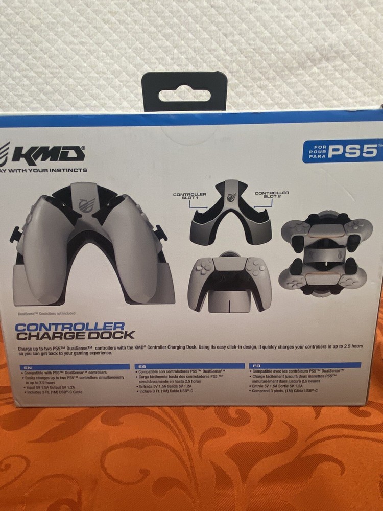 PS5 CONTROLLERS CHARGING STATION & ONE CONTROLLER SKIN
