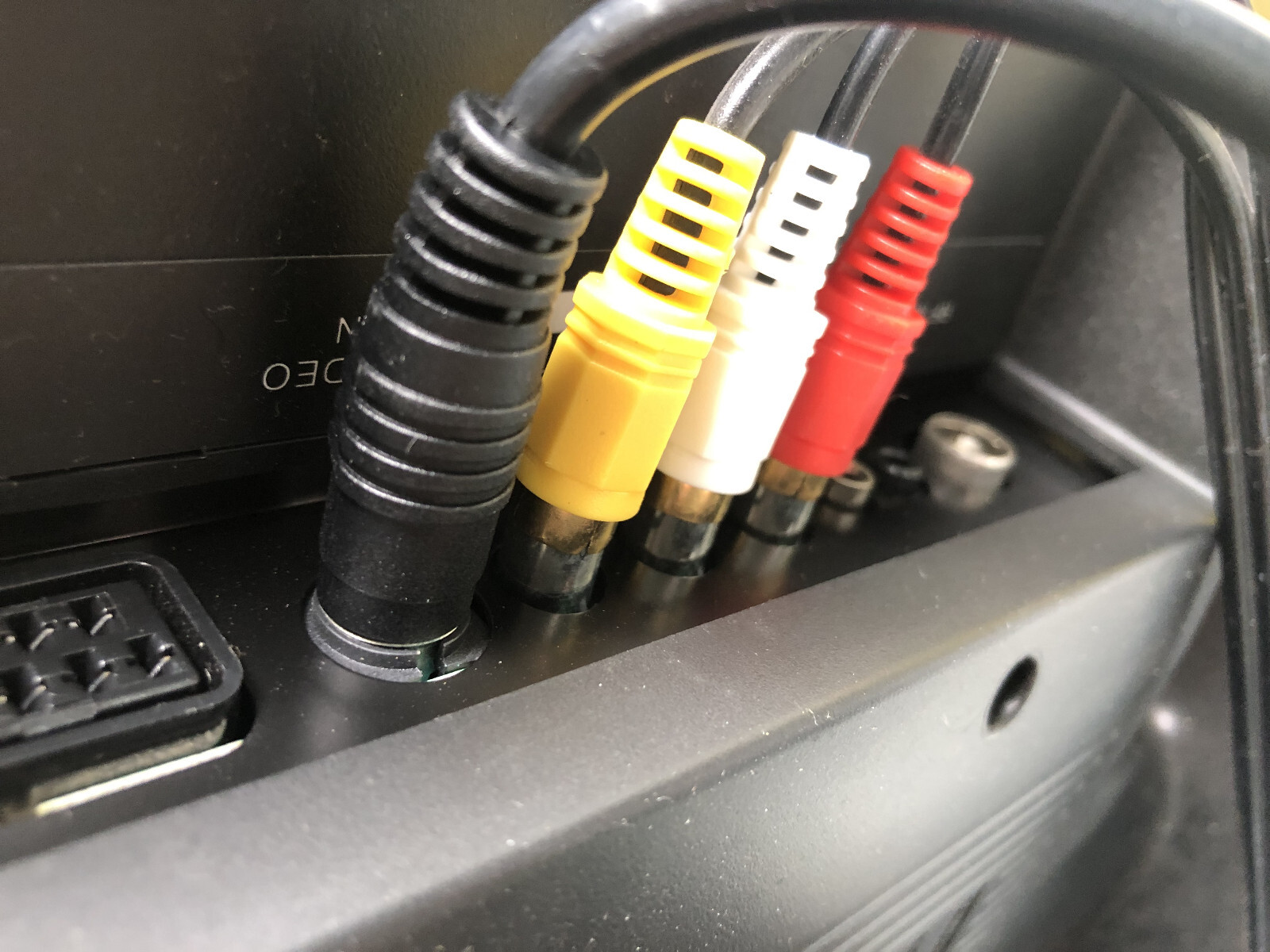 Commodore 64/128 AV Adaptor - S-Video Composite 2ch Audio L/R