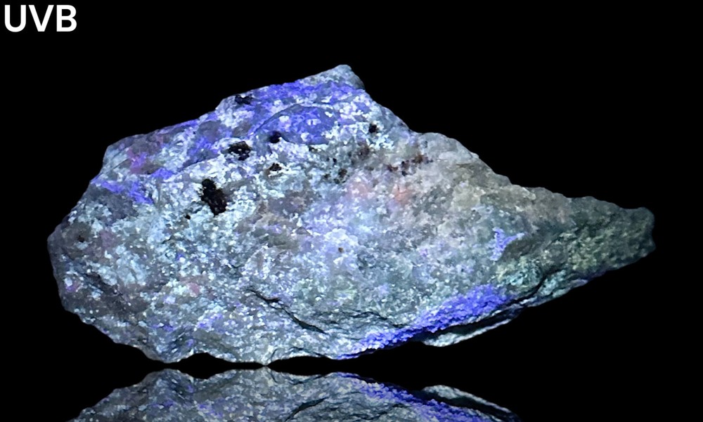 752 Gr. Fluorescent Phosphorescent Tenebrescent Hackmanite Crystals, Unknown