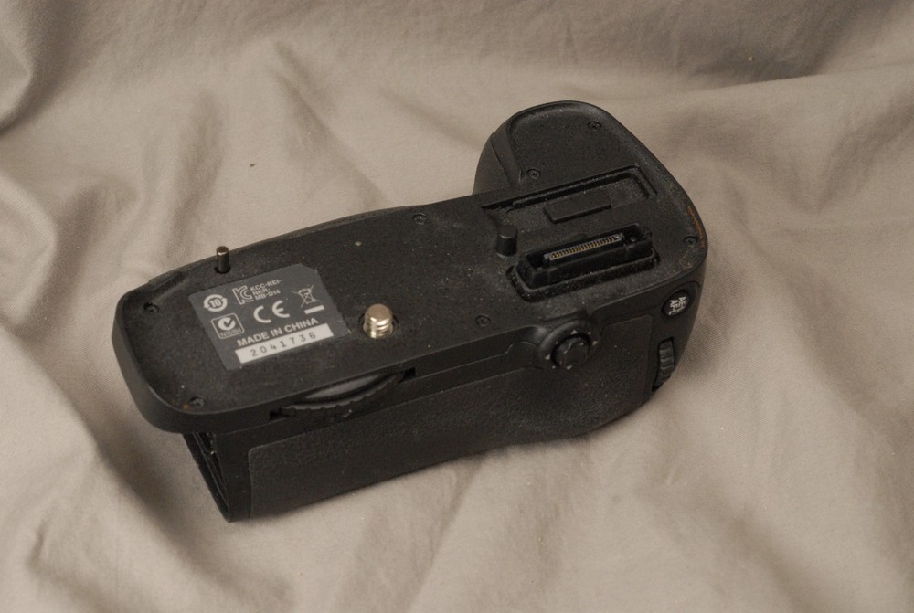 Nikon MB-D14
