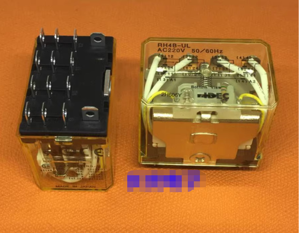 1PC New IDEC relay RH4B-UL-AC220 #LL