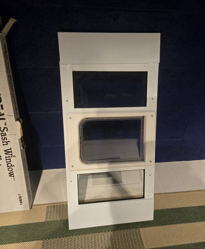 IDEAL Cat Window Sash for Windows 27"-32"